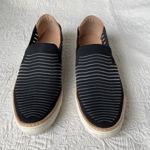 Women’s Size 9 Black UGG flat slip on sneakers/flats
